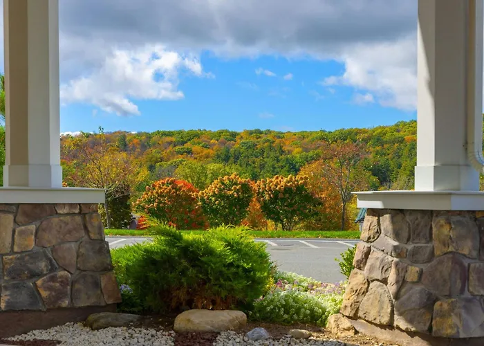 Courtyard By Marriott Lenox Berkshires