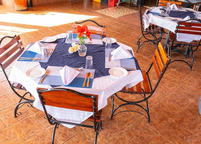 Miryams Village Inn Safari Lodge