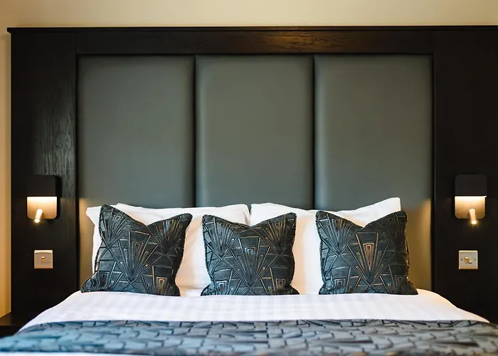 Crown Lodge Hotel