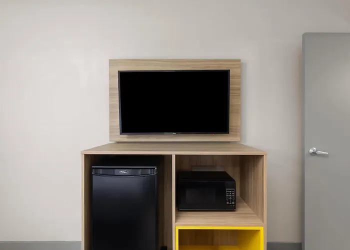 Days Inn By Wyndham Charleston Wv