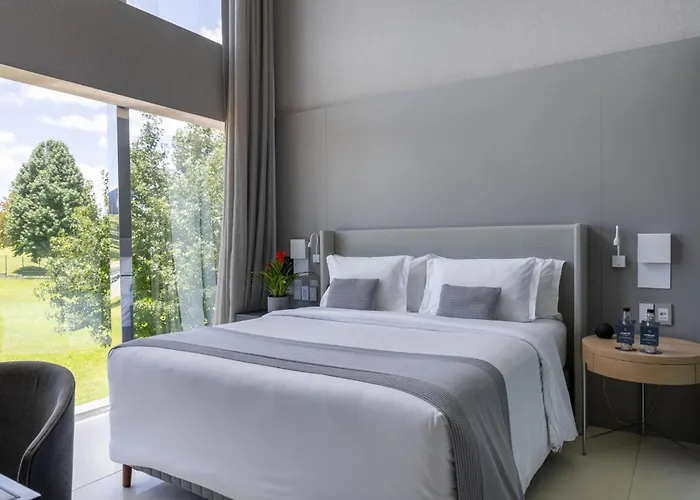 Suryaa Hotel Pinhais, Curio Collection By Hilton