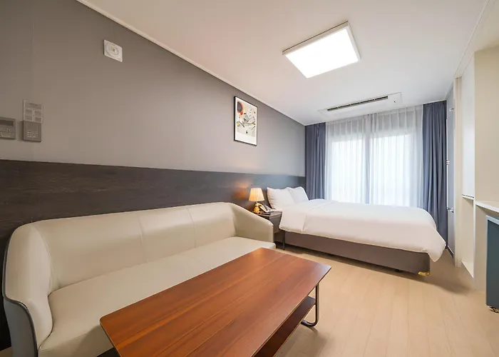 Sokcho Chonpines Beach Hotel