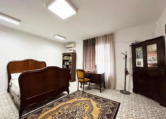 Beehive Hotel And Coworking