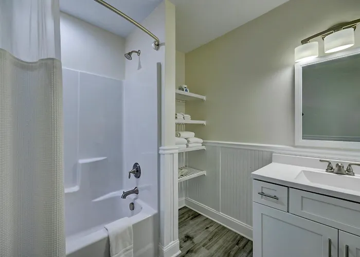 1006 Queen Suite, 1St Floor Cove