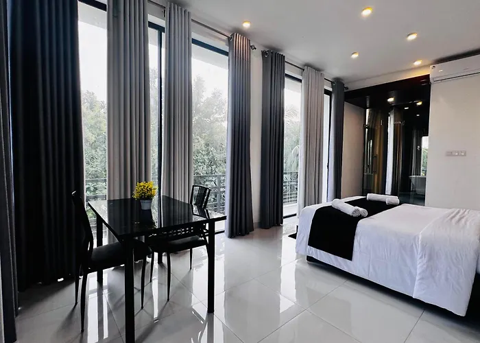 Hotel Pearl White Residency