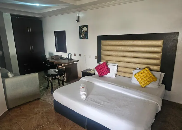 Grand Park Hotel And Suites
