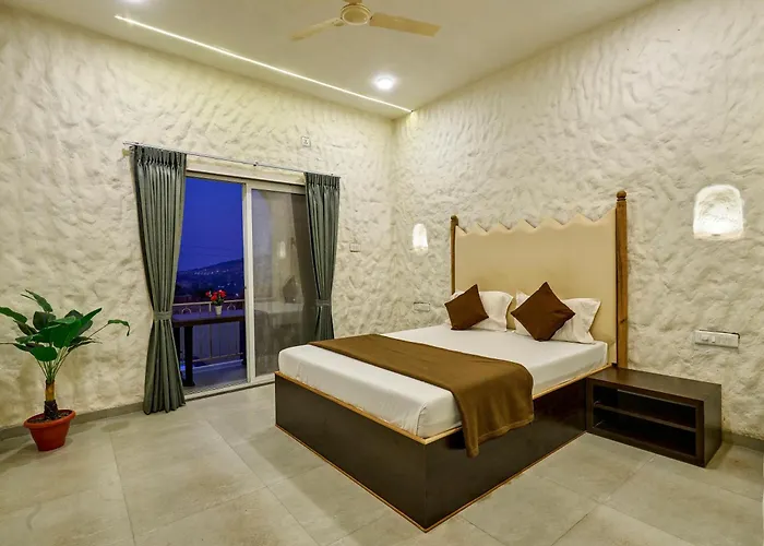 Breeze Resort Panhala , Swimming Pool, Just 5 Minutes From Panhala!