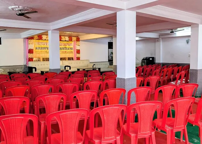 Hotel Sakshi Palace