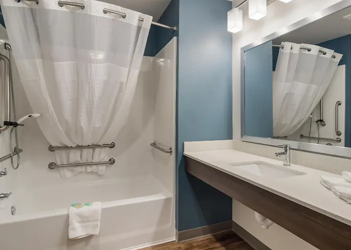 Woodspring Suites Cleveland North