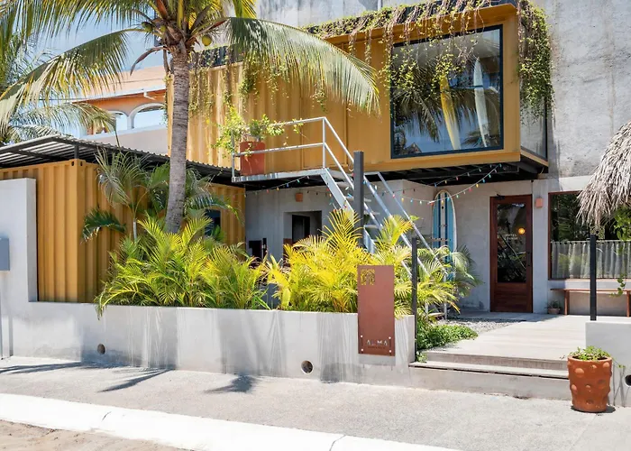 Alma Surf Lodge