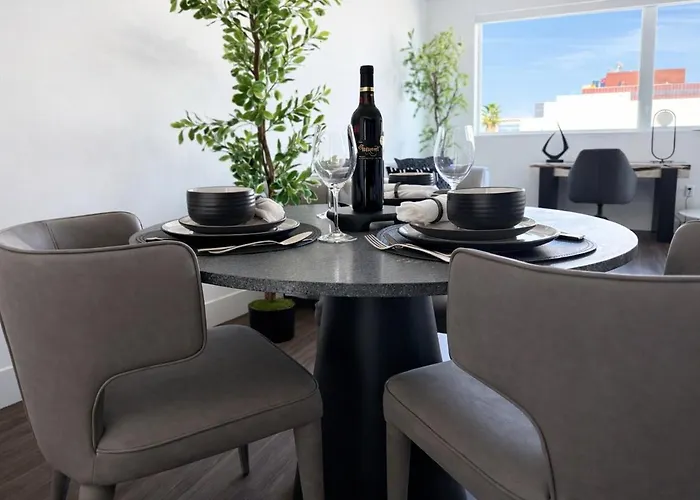 Designer 1 Bedroom Condo In Prime Hollywood