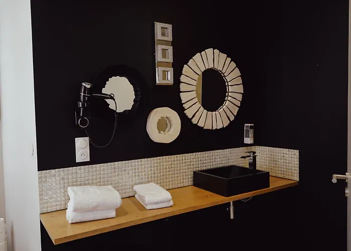Les Suites Gueguen