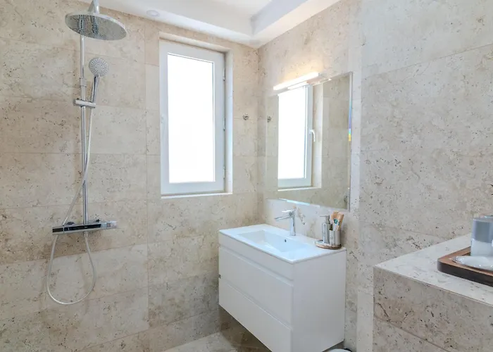 Sea Twins Luxury Aparthotel - 150 M From The Beach