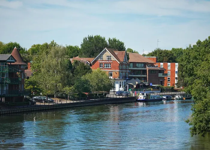 Uno Thames Hotel