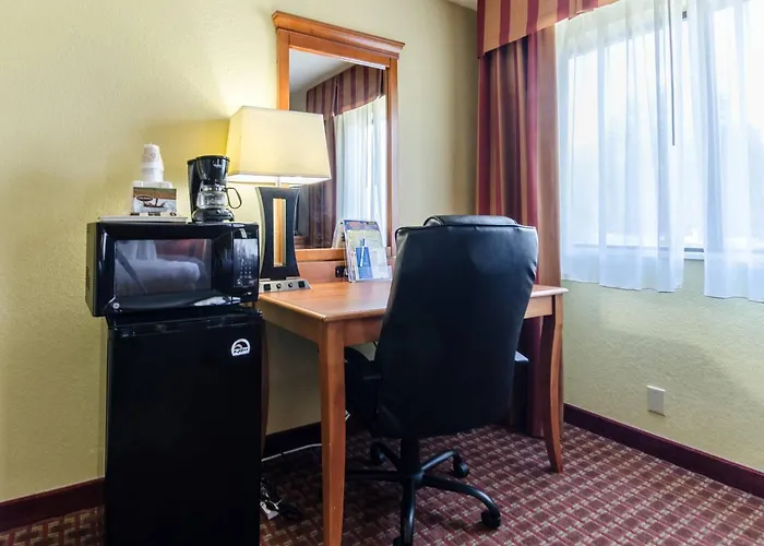 Rodeway Inn & Suites Jacksonville Near Camp Lejeune