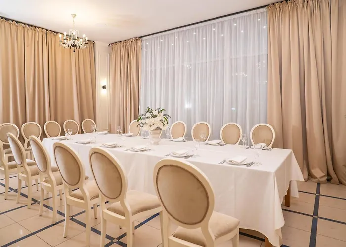 Nadiya Hotel