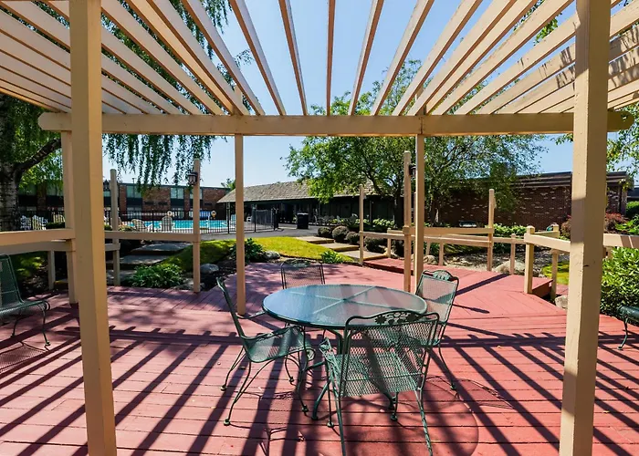 Fireside Inn & Suites Portland (Adults Only)
