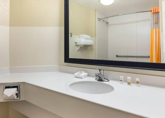 La Quinta By Wyndham Haywood Mall-Near Greenville Downtown
