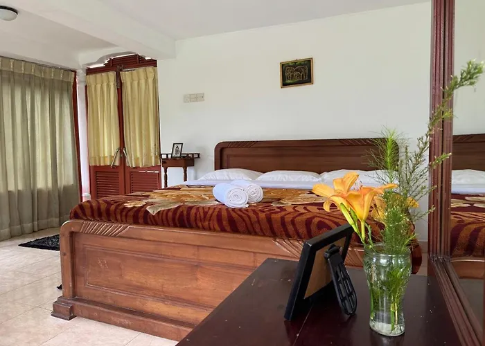 Channa Hotel&Rest Labookellie