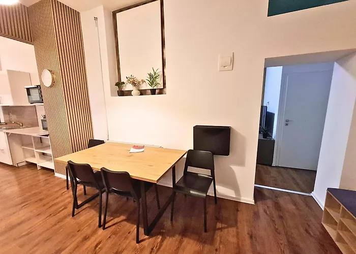 Dimael Hostel & Apartments