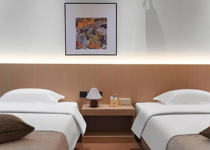Summer & Chihiro Hotel