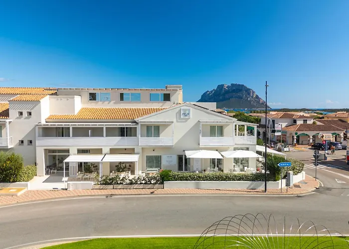 Isa - Hotel With Panoramic Swimming Pool In Porto San Paolo Just 850 Mt From The Sea
