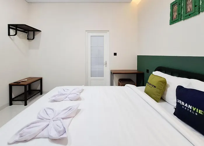 Urbanview Terra Hotel Syariah Near Stasiun Sragen By Reddoorz