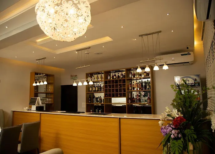 Kaashmeen Hotel & Suite