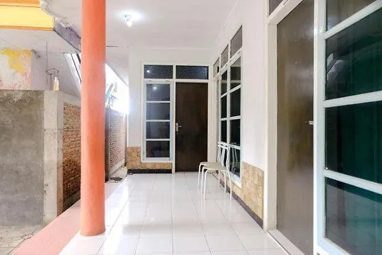 Five Hotel Sarangan