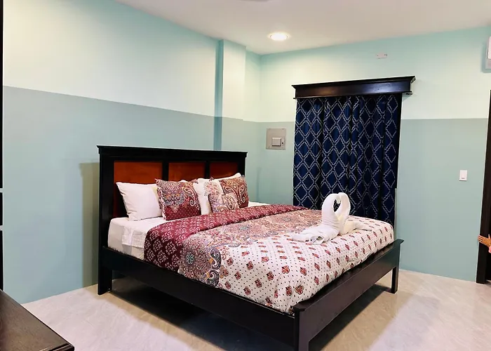 Hotel Sea Queen Suite & Golf Cart Rental