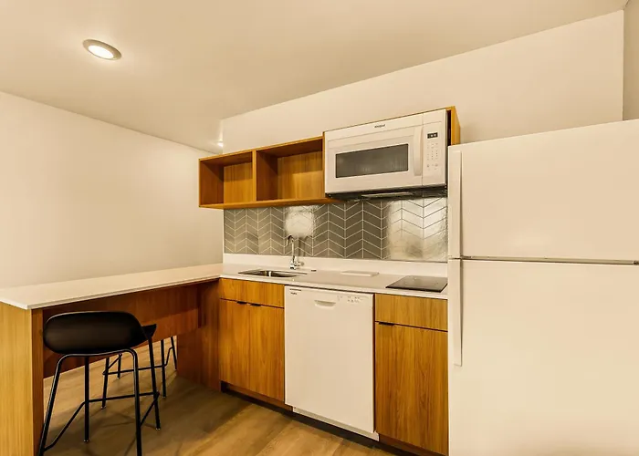 Livaway Suites Orem-Vineyard