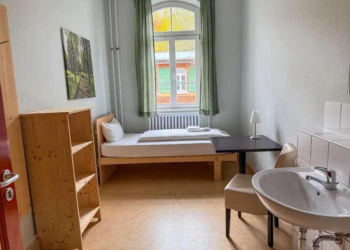 albgut GmbH - Übernachten im Kulturdenkmal Altes Lager in unseren Ferienwohnungen PC1 oder der ehemaligen Offiziersunterkunft SO1