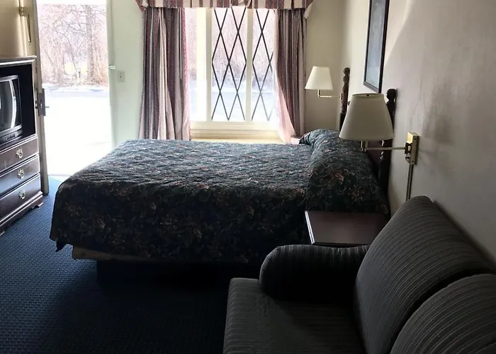 Home Town Inn