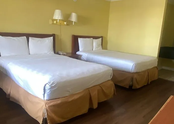Evergreen Plaza Inn