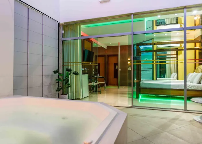 Status Motel
