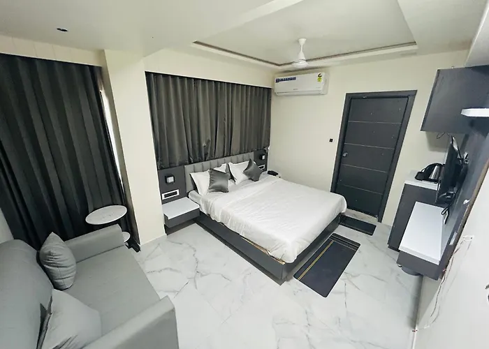 Hotel The Season Ashram Road