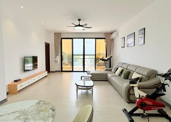Xiaos Henderson Hotel
