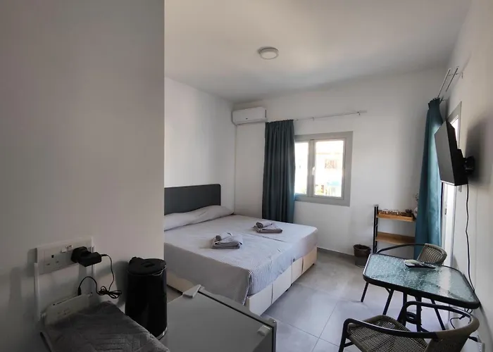 Golden Sun Rooms - Adults Only