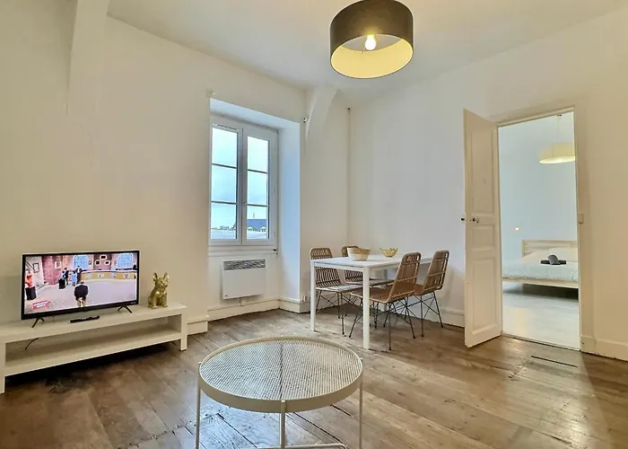Wonderhost, Les Apparts De La Place Margot