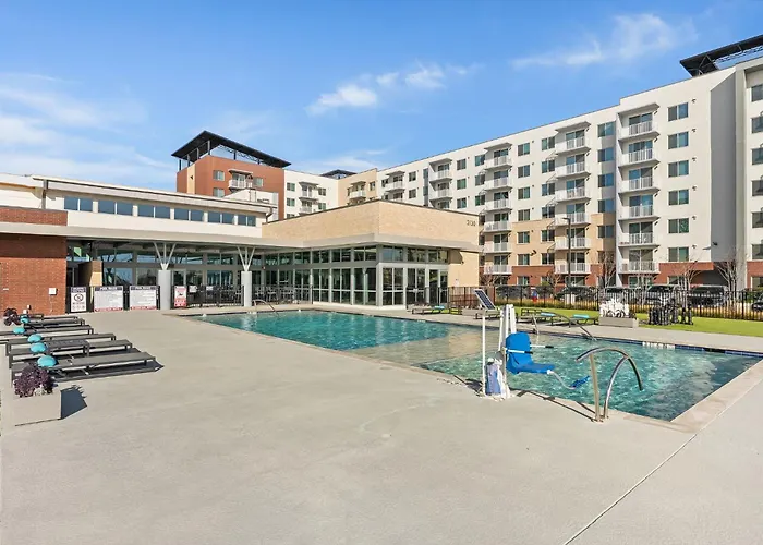 Lodgeur Denton - Next To Rayzor Ranch, Hospitals, Close To Unt