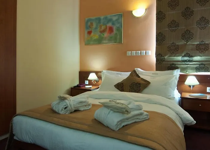 Triton Hotel Piraeus