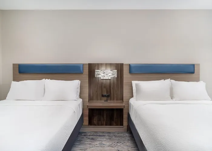 Holiday Inn Express Pratt By Ihg
