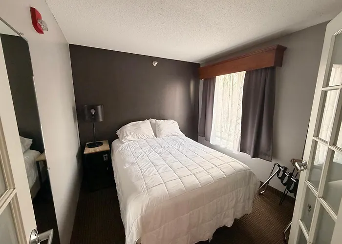 River Hills Hotel- Mankato