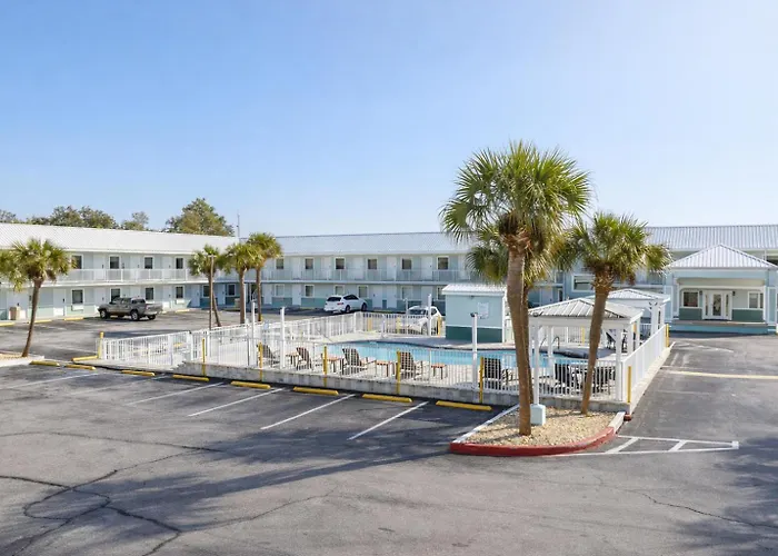 Destin Inn & Suites