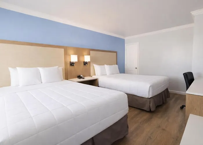 Destin Inn & Suites