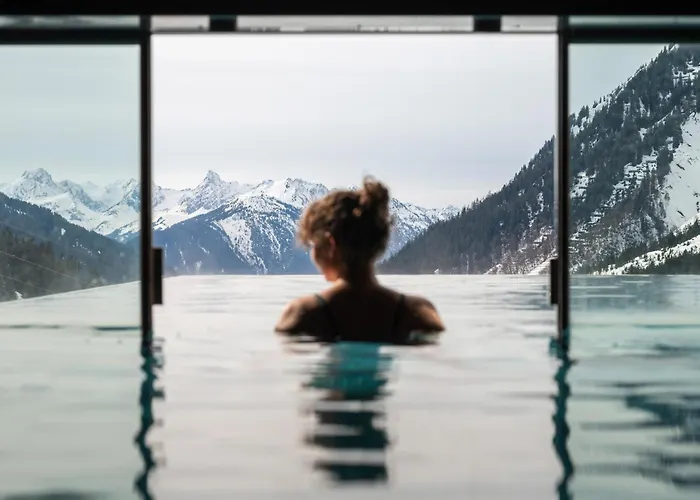 Wohlfuehlhotel Hubertushof Am Arlberg - Ski-In & Ski-Out - Sky Pool