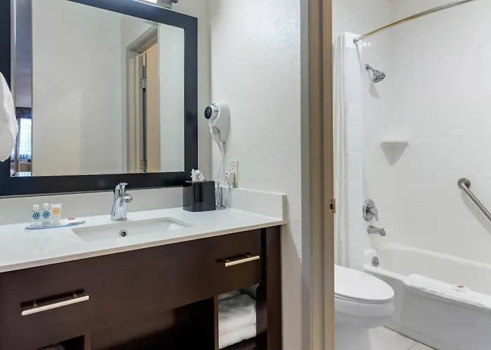 Comfort Inn & Suites Tigard Near Washington Square