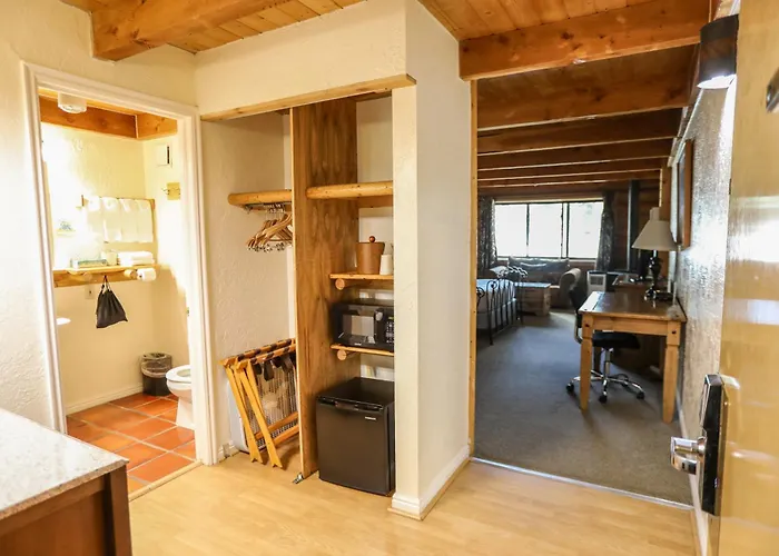 The Boulder Creek Lodge
