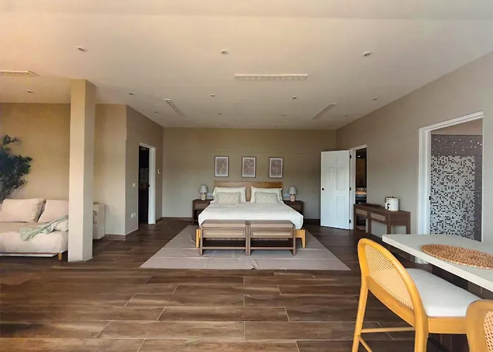 Secret Harbour Boutique Hotel&Marina