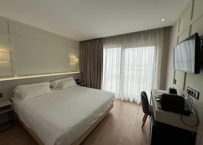 Playa De Foz Hotel & Spa By Gaiarooms